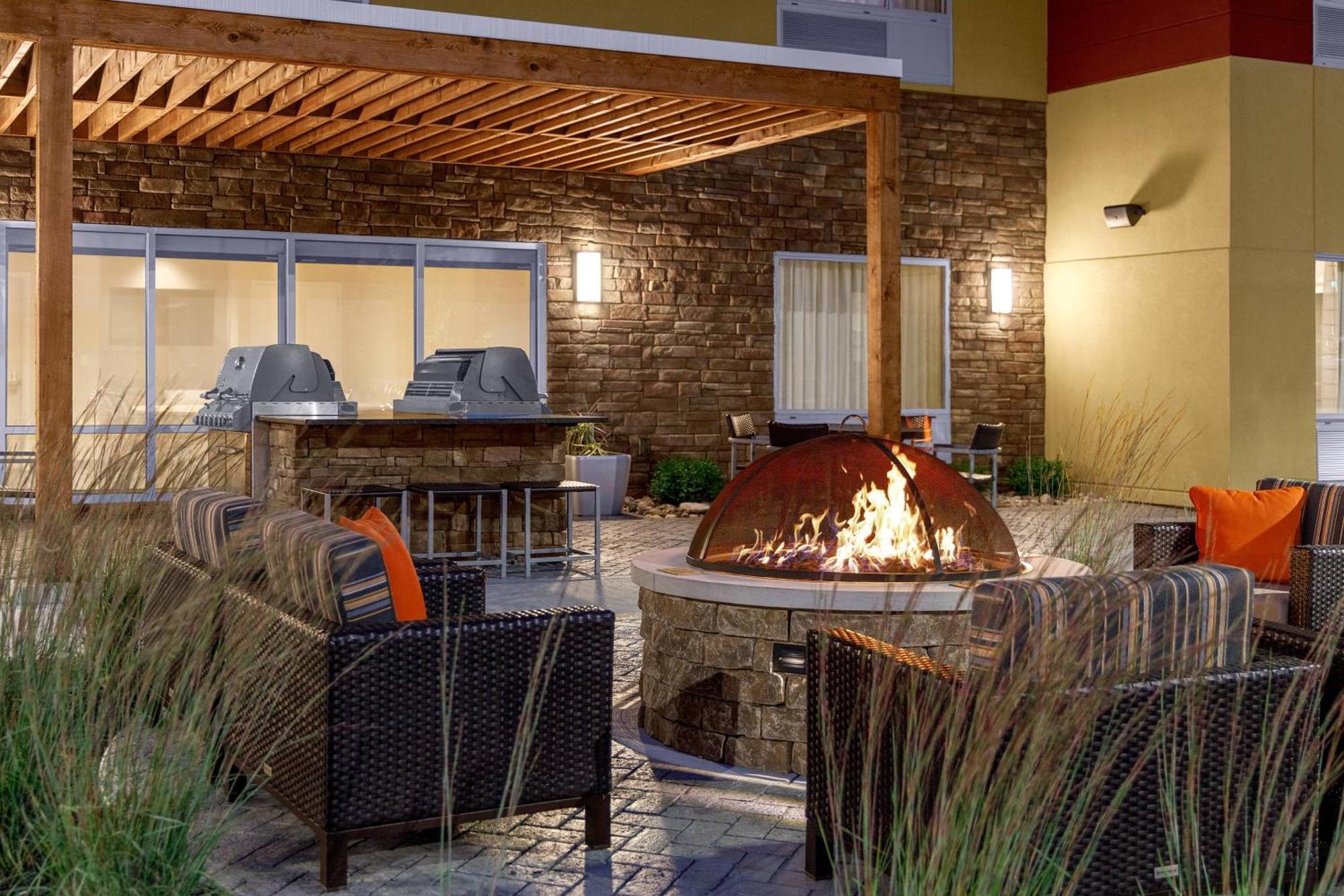 Towneplace Suites Cincinnati Fairfield Bagian luar foto